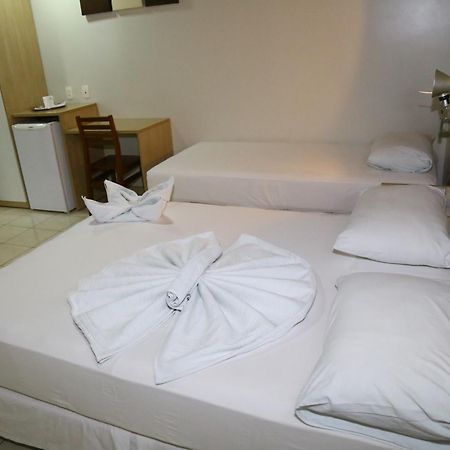 Swamy Hotel Крузейро до Сул Екстериор снимка