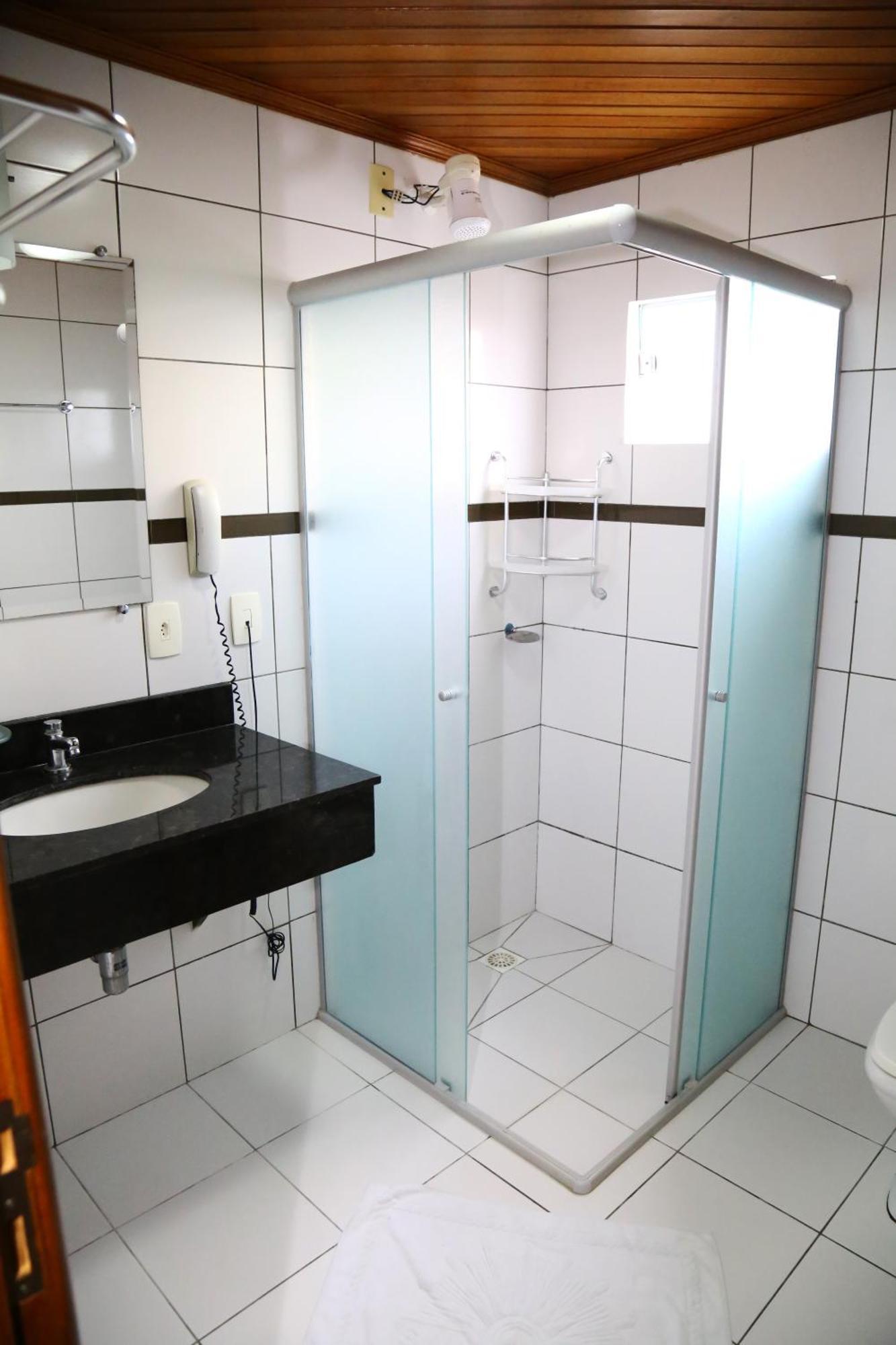 Swamy Hotel Крузейро до Сул Екстериор снимка