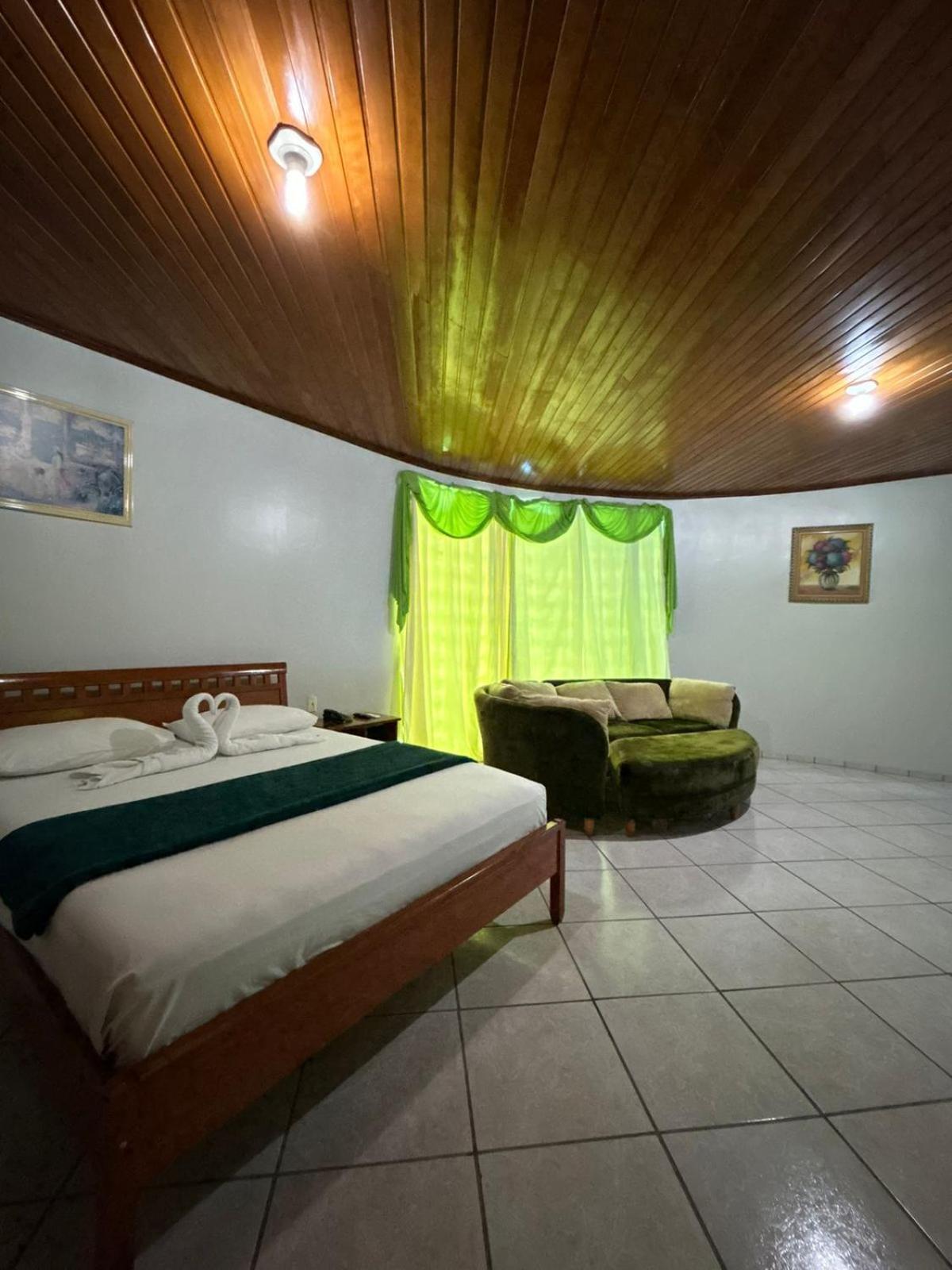 Swamy Hotel Крузейро до Сул Стая снимка